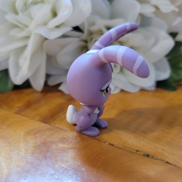 Littlest Pet Shop LPS #828 Bunny Rabbit Purple Striped Green Eyes 2007 - Picture 5 of 10